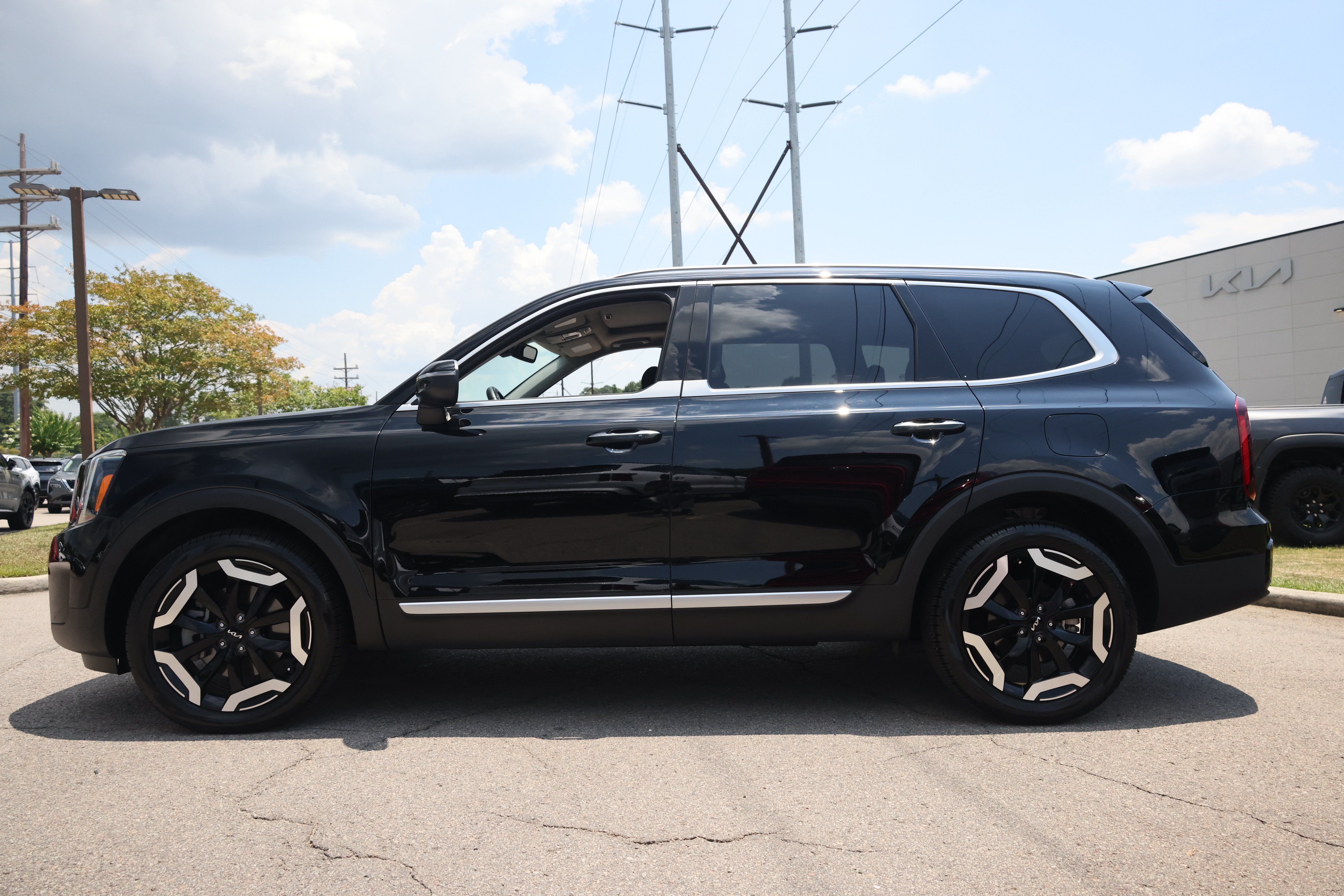 Used 2024 Kia Telluride S w/ S Sunroof Package AWD/4WD image 2