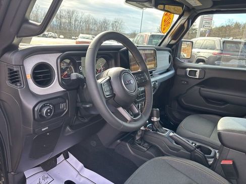 Used 2024 Jeep Gladiator Sport image 8
