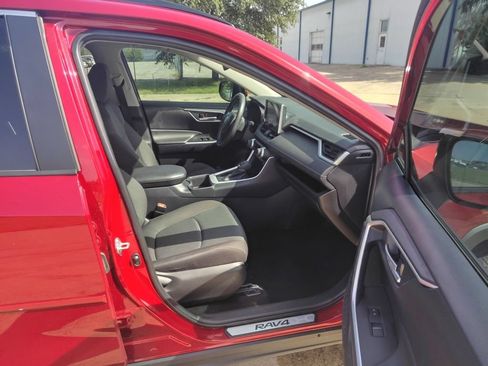 Used 2024 Toyota RAV4 XLE FWD image 16