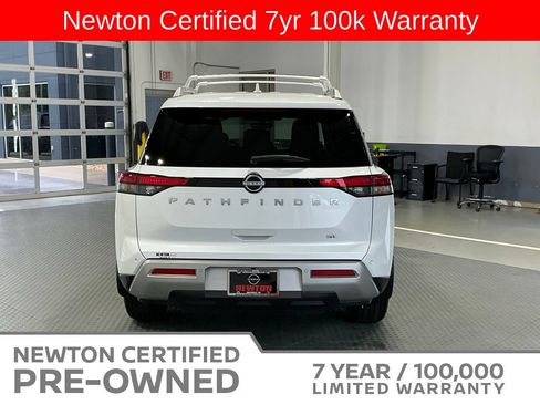 Used 2025 Nissan Pathfinder SL FWD image 5