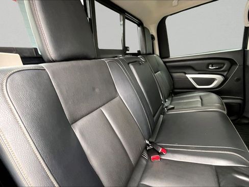 Used 2018 Nissan Titan SL AWD/4WD image 26
