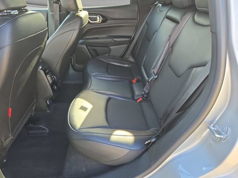 Used 2025 Jeep Compass Trailhawk AWD/4WD image 16