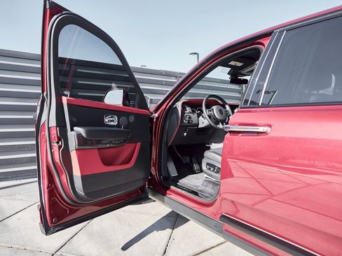 Used 2022 Rolls-Royce Cullinan Black Badge image 30