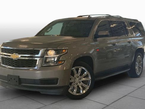 Used 2017 Chevrolet Suburban LT RWD image 1