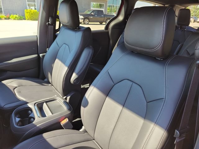 New 2027 Chrysler Pacifica Select AWD/4WD image 5