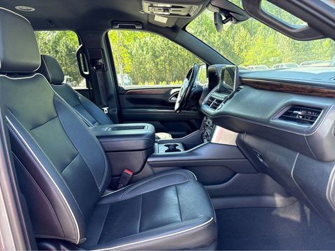 Used 2022 Chevrolet Suburban Premier AWD/4WD image 9