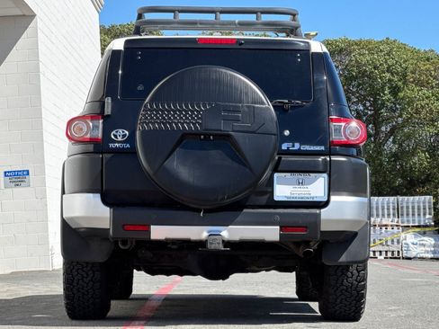 Used 2014 Toyota FJ Cruiser 4WD w/ Upgrade Package image 9