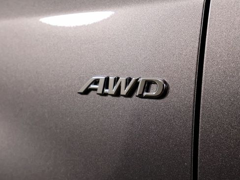 Used 2018 Toyota Sienna Limited image 19