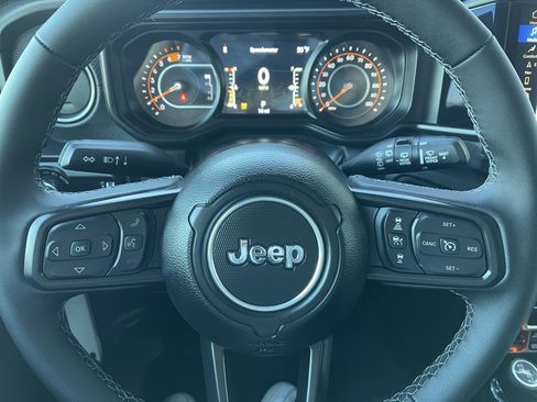 New 2026 Jeep Wrangler Unlimited Rubicon w/ Technology Group image 34