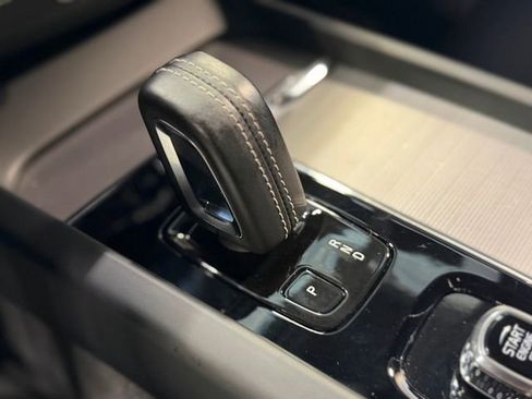 Used 2020 Volvo XC60 T8 R-Design image 35