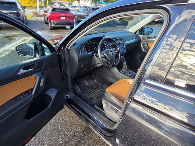 Used 2019 Volkswagen Tiguan SEL w/ 3rd Row Seat Package AWD/4WD image 19