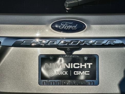 Used 2019 Ford Explorer Limited w/ Ford Safe & Smart Package image 32