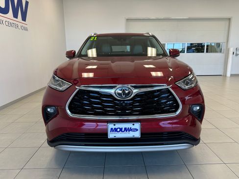 Used 2021 Toyota Highlander Platinum AWD/4WD image 3