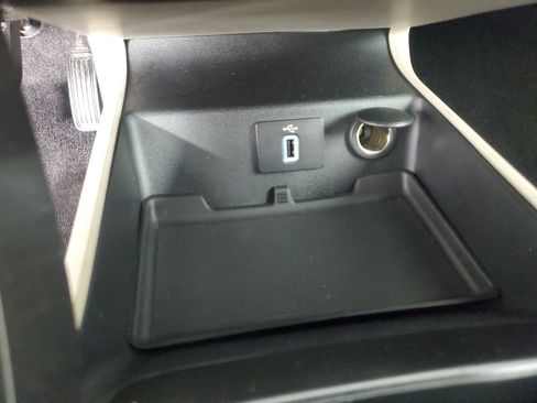 Used 2017 Ford Fusion SE w/ Fusion SE Technology Package image 18