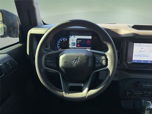 Used 2022 Ford Bronco 4-Door AWD/4WD image 11