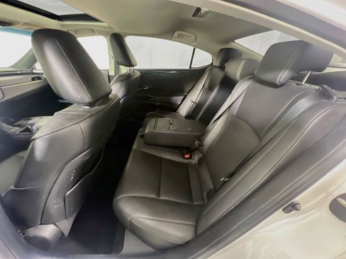 Used 2022 Lexus ES 350 w/ Accessory Package FWD image 22