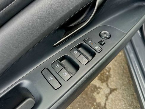 Used 2025 Hyundai Elantra SEL FWD image 15