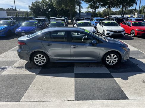 Used 2025 Toyota Corolla LE FWD image 3