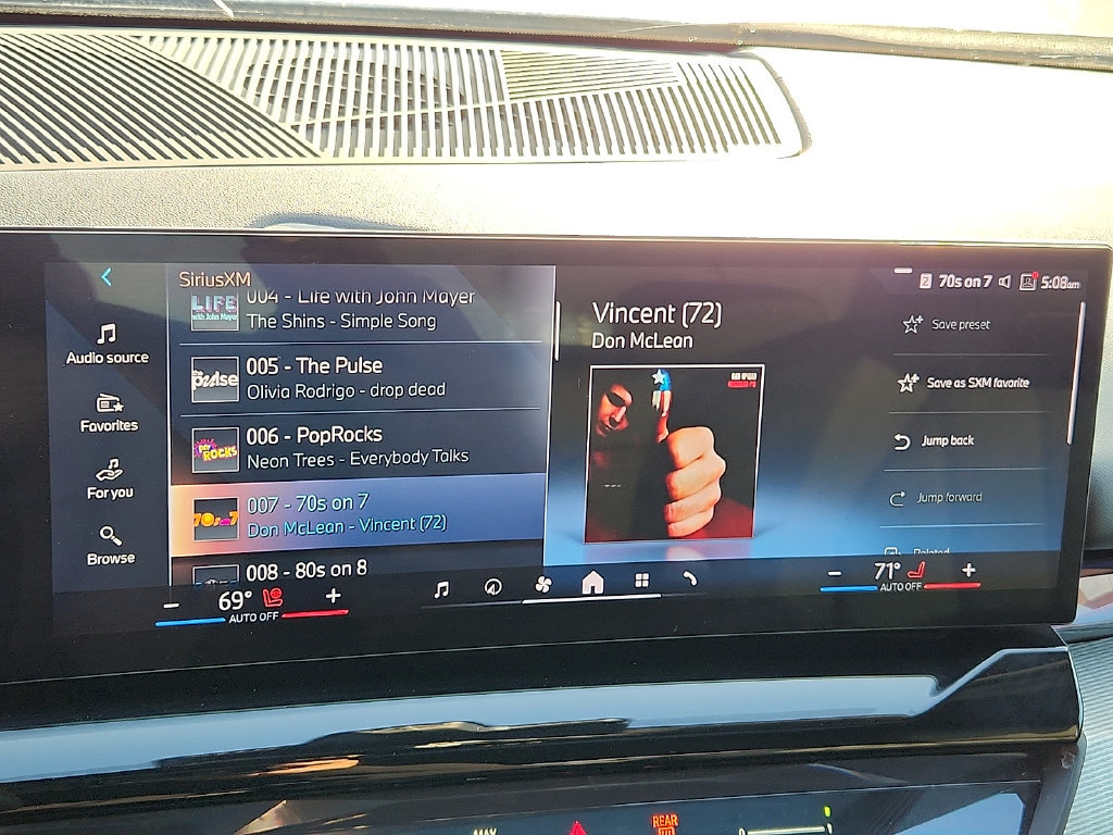 Used 2024 BMW i5 eDrive40i w/ M Sport Package RWD image 18