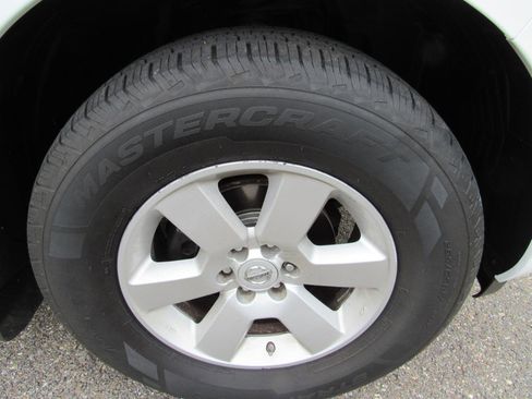 Used 2011 Nissan Pathfinder SV w/ Protection Pkg AWD/4WD image 11