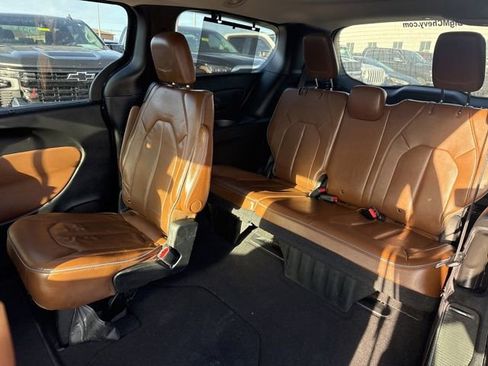 Used 2017 Chrysler Pacifica Limited w/ UConnect Theater Package image 29