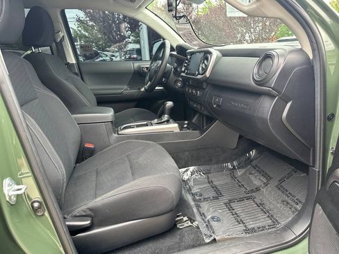 Used 2021 Toyota Tacoma SR5 w/ Trail Edition AWD/4WD image 17