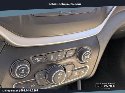 Used 2015 Jeep Cherokee Latitude AWD/4WD image 22