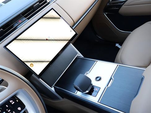 New 2026 Land Rover Range Rover SE image 19