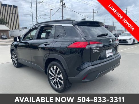 Used 2023 Toyota Corolla Cross XLE w/ Convenience Package AWD/4WD image 3