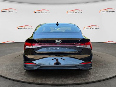 Used 2021 Hyundai Elantra SE FWD image 9