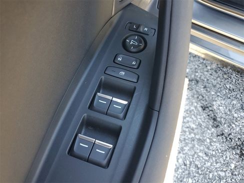 Certified 2025 Acura TLX w/ Technology Package image 18