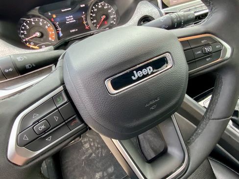 Used 2024 Jeep Compass Latitude image 36