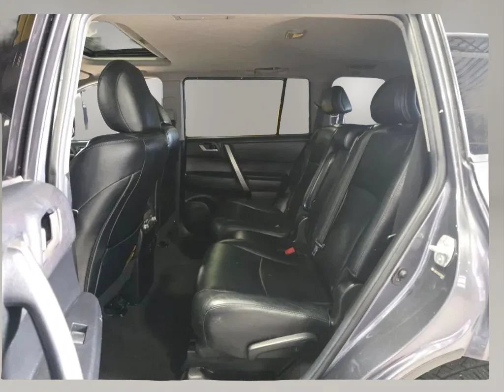 Used 2013 Toyota Highlander SE AWD/4WD image 9