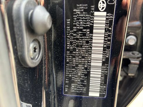 Used 2025 Toyota Corolla LE FWD image 27