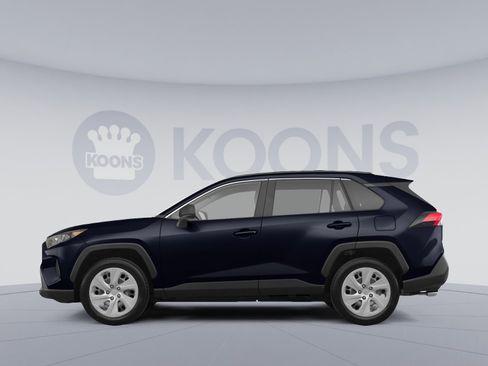Used 2021 Toyota RAV4 LE AWD/4WD image 2
