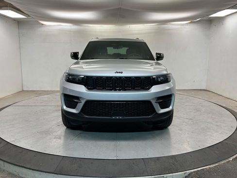 New 2025 Jeep Grand Cherokee 4WD image 8