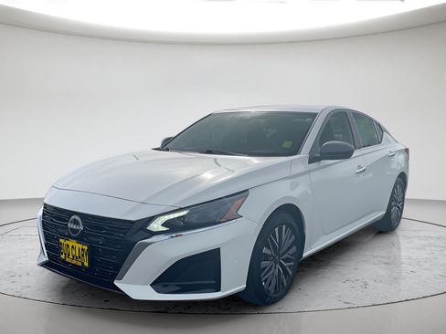 Used 2025 Nissan Altima 2.5 SV FWD image 7