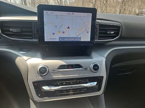 Used 2022 Ford Explorer XLT w/ Equipment Group 202A image 11