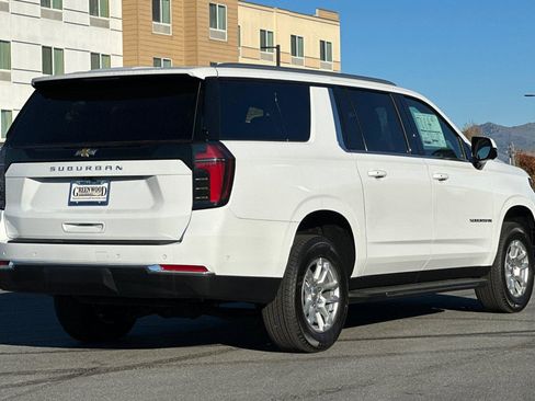 New 2026 Chevrolet Suburban LS image 4