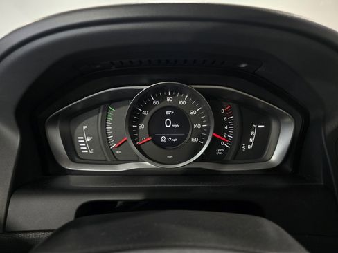 Used 2017 Volvo XC60 T5 Dynamic image 18