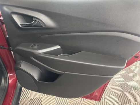 Used 2025 Chevrolet Trax LT w/ LT Convenience Package image 27