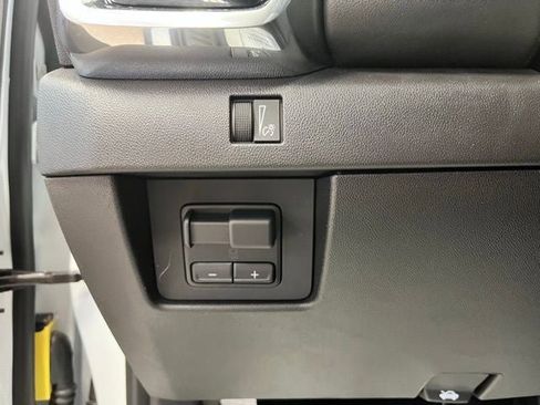 New 2025 GMC Canyon Elevation w/ Convenience Package image 7