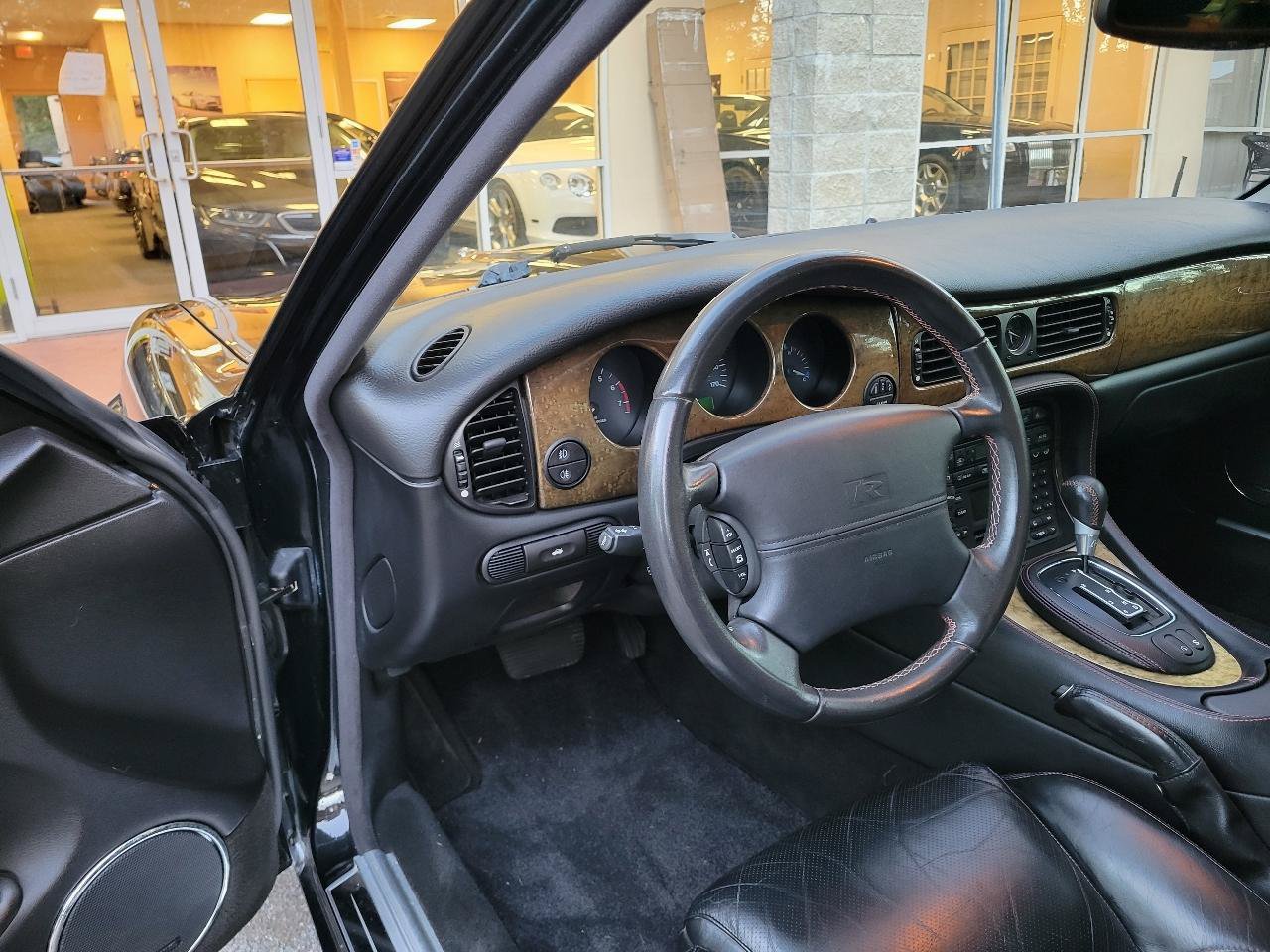 Used 2002 Jaguar XJ8 RWD image 17