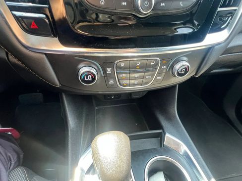 Used 2021 Chevrolet Traverse LS AWD/4WD image 24