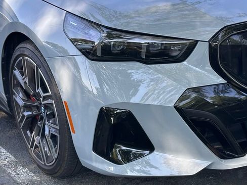 Used 2024 BMW i5 eDrive40i w/ M Sport Package RWD image 2