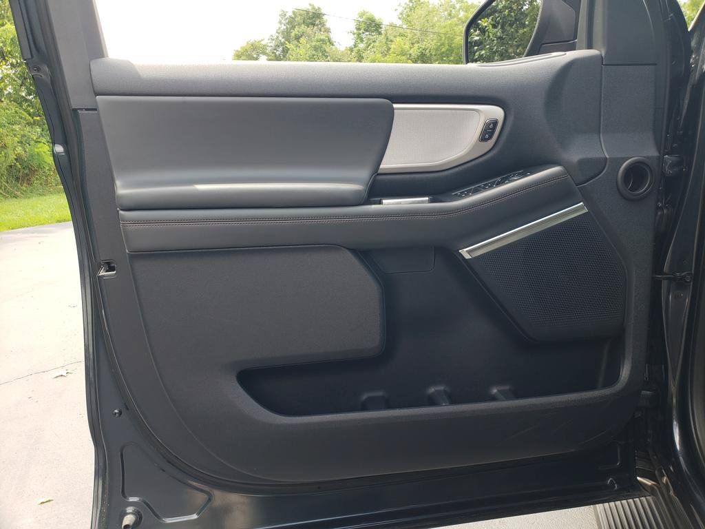 Used 2025 Ford Expedition Active AWD/4WD image 12
