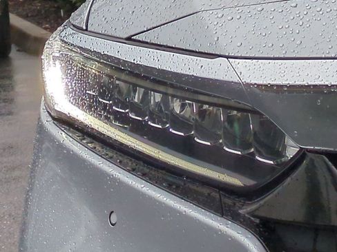 Used 2018 Honda Accord Touring image 10