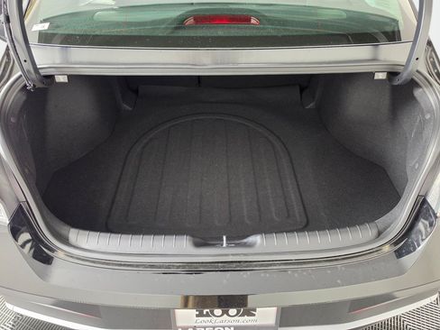 Used 2026 Hyundai Elantra Limited FWD image 12