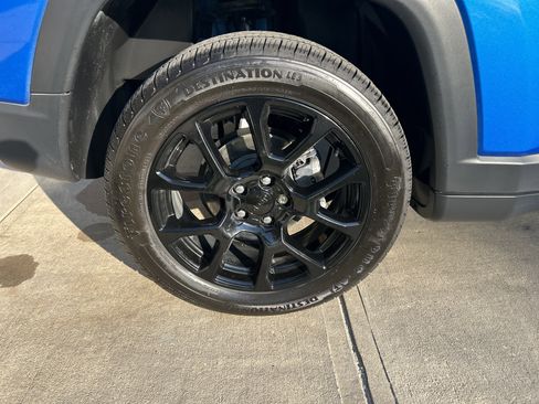 Used 2024 Jeep Compass Latitude w/ Convenience Group image 9