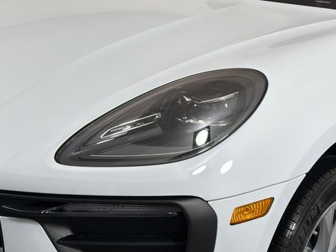 Used 2026 Porsche Macan AWD/4WD image 13